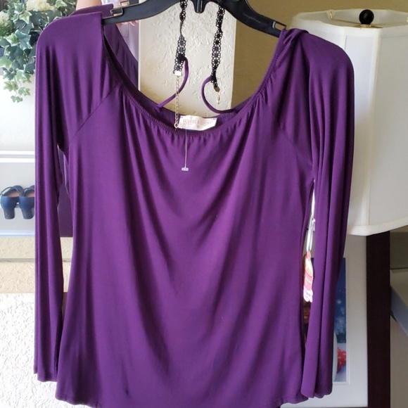 New Long sleeved shirt. Soft material. - Picture 3 of 3